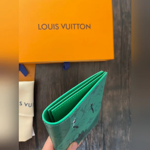 Louis Vuitton Passport Cover Green - Picture 4 of 9